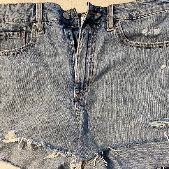 NWOT Dynamite Distressed Blue Jean Shorts Size 28 - Picture 5 of 6